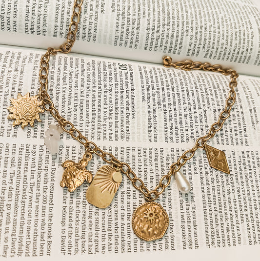 Wander Charm Necklace