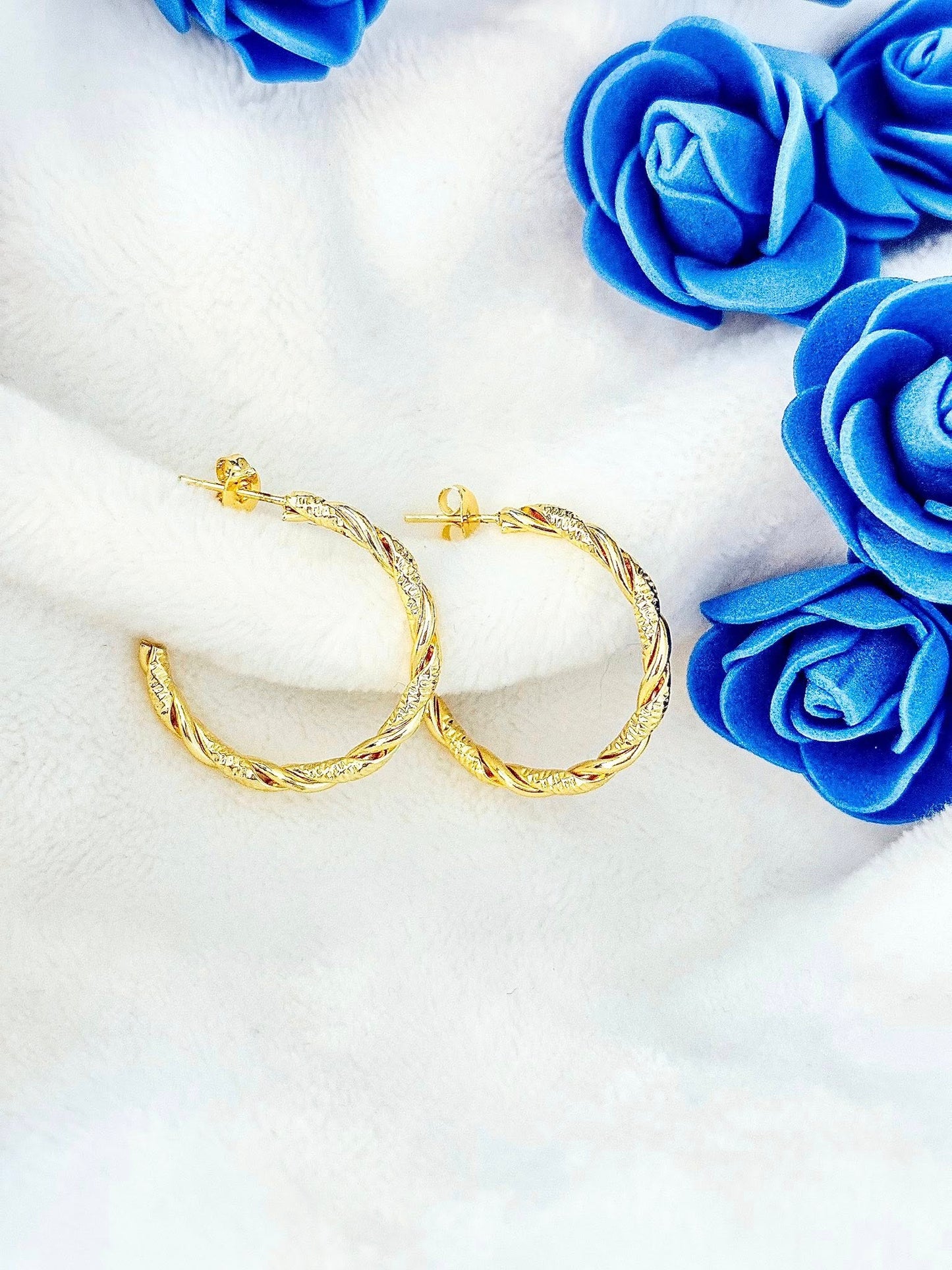 Vintage Twist Hoop (Gold)