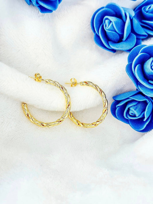 Vintage Twist Hoop (Gold)
